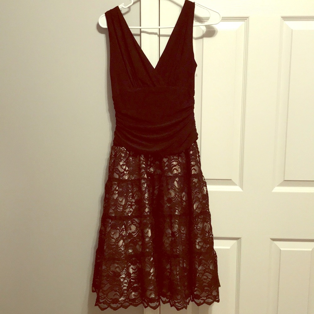 The perfect lace dress for you Christmas party!